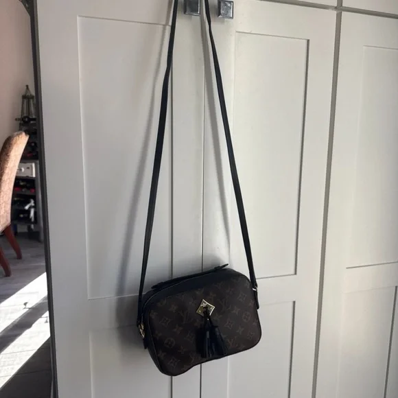 Louis Vuitton Monogram crossbody purse - Picture 4 of 5